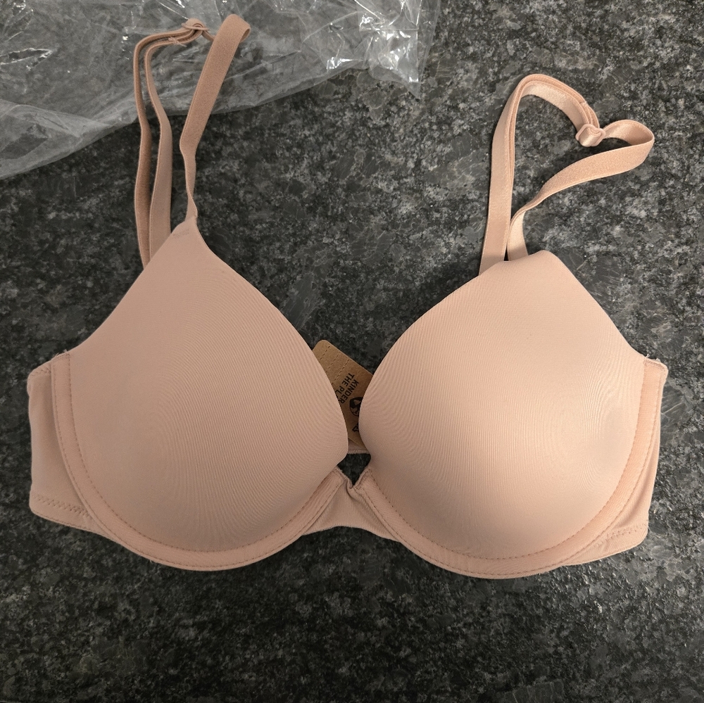 Victoria's Secret Pink Wear Everywhere Lightly Lined T Shirt Bra